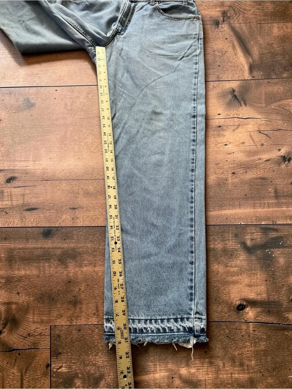 Vintage Levi’s 550 Jeans Mens 36x30 Relaxed Fit Light Wash Distressed Hem